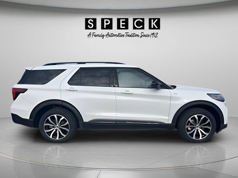 Used 2025 Ford Explorer ST-Line AWD/4WD image 6