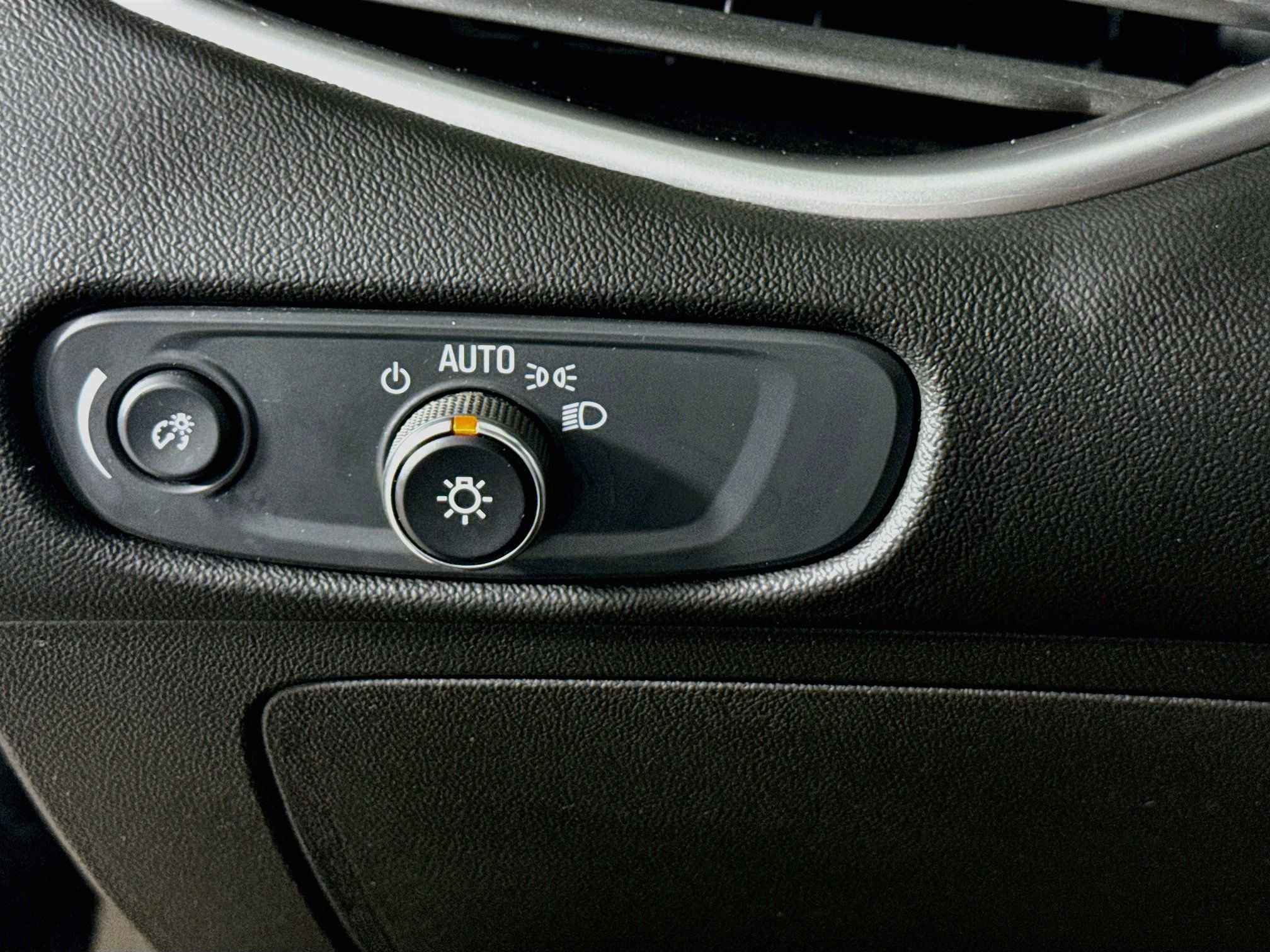Used 2025 Chevrolet Malibu LT FWD image 4
