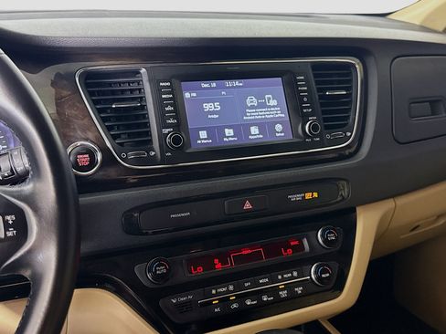 Used 2020 Kia Sedona EX w/ EX Premium Package image 18