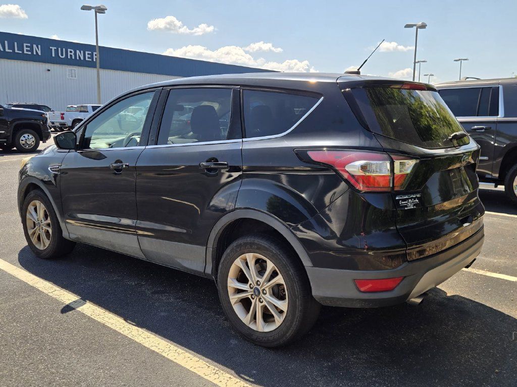 Used 2017 Ford Escape SE FWD image 5