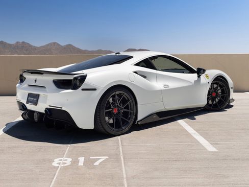 Used 2018 Ferrari 488 GTB RWD image 7