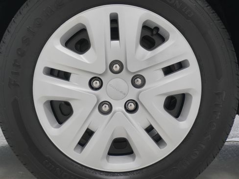 Used 2018 Dodge Grand Caravan SE w/ UConnect Hands-Free Group image 23