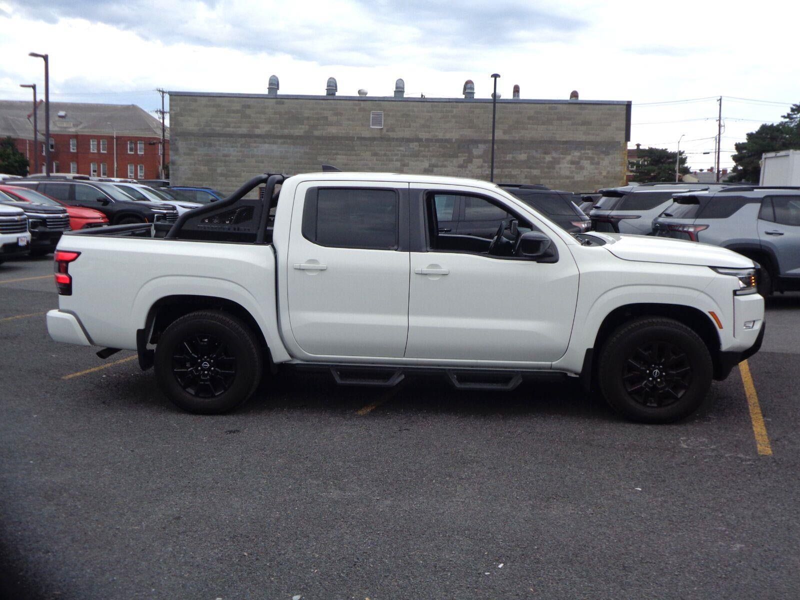 Used 2023 Nissan Frontier SV w/ Midnight Edition Package AWD/4WD image 4