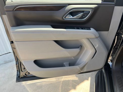 Used 2024 GMC Yukon SLE RWD image 11
