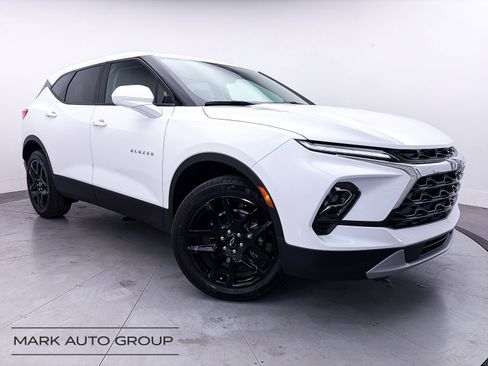 Used 2024 Chevrolet Blazer LT FWD image 1