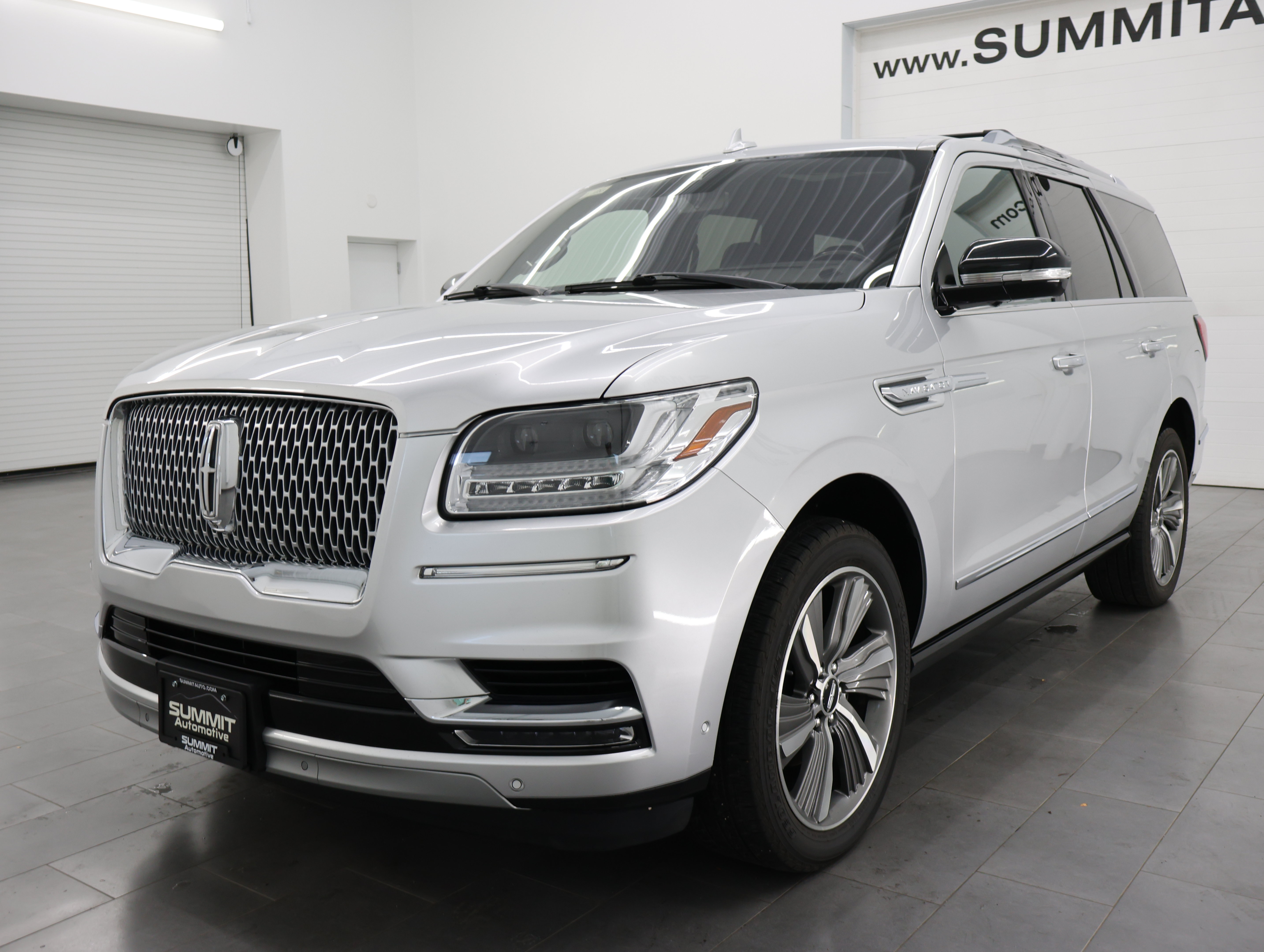 Used 2019 Lincoln Navigator Reserve w/ Cargo Package AWD/4WD image 7