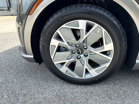 Used 2025 Genesis GV60 RWD image 11