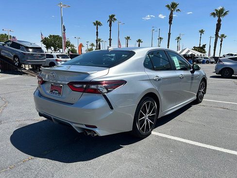Used 2023 Toyota Camry SE FWD image 3