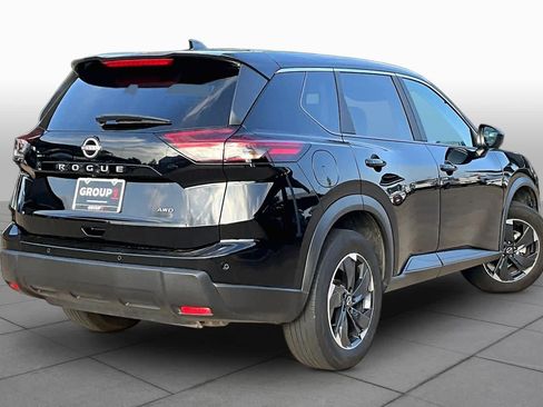 Used 2025 Nissan Rogue SV AWD/4WD image 14