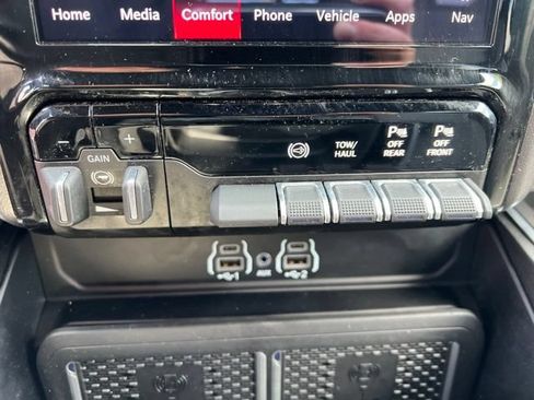 Used 2025 RAM 2500 Laramie w/ Sport Appearance Package AWD/4WD image 11