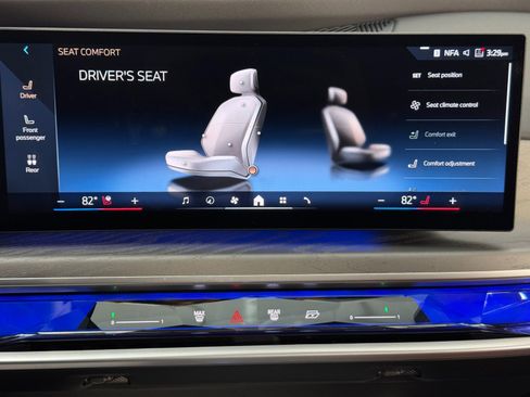 Used 2024 BMW i7 eDrive50 w/ M Sport Package image 32