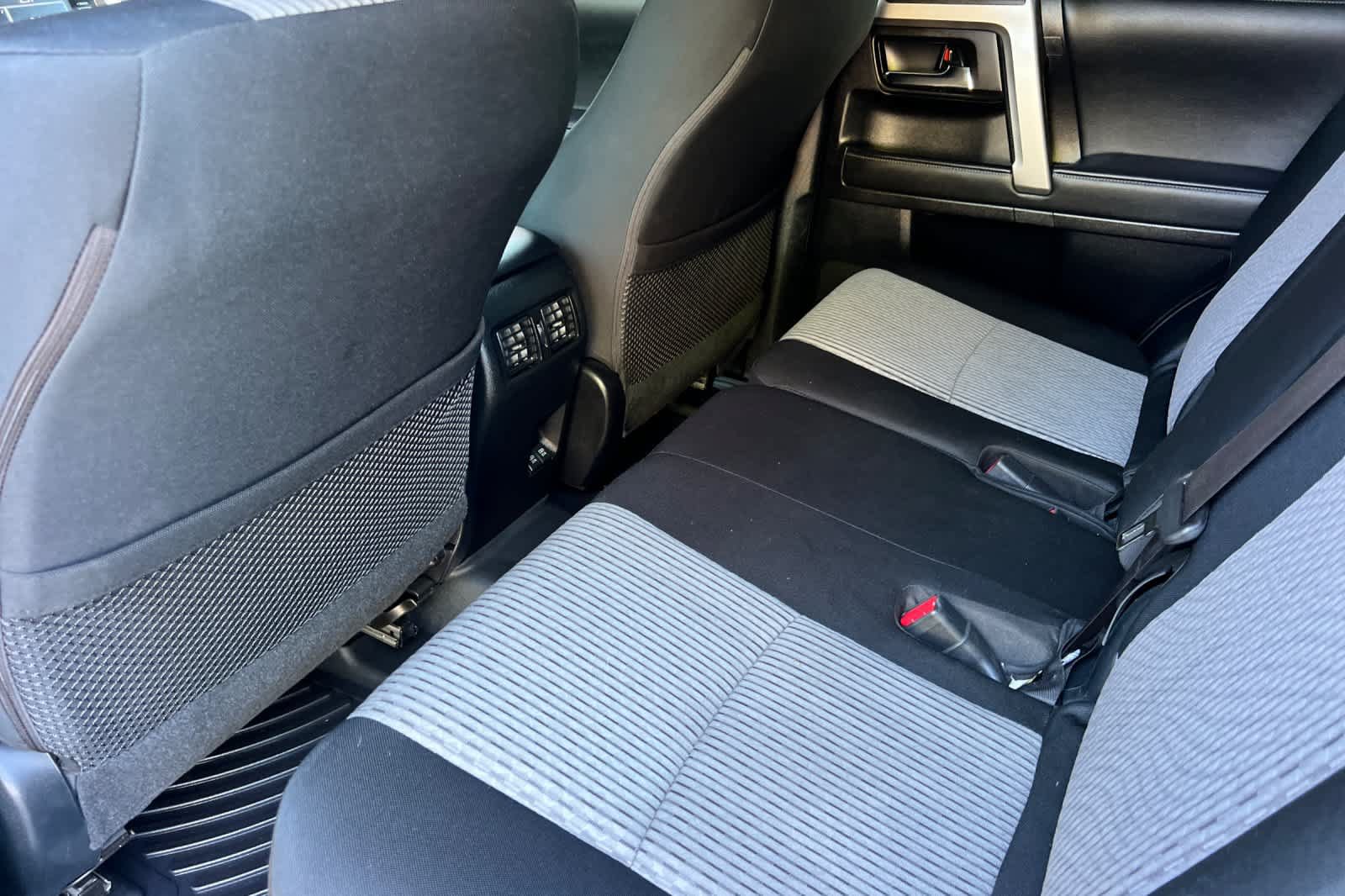 Used 2022 Toyota 4Runner SR5 AWD/4WD image 4