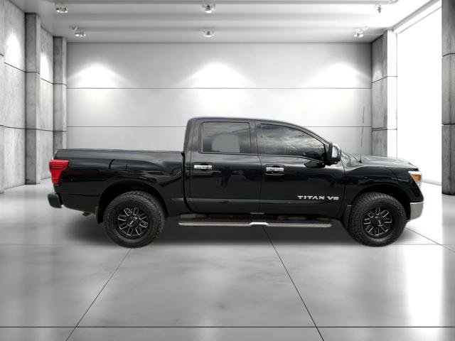 Used 2018 Nissan Titan SL w/ Chrome Package AWD/4WD image 9