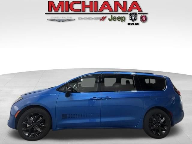 New 2027 Chrysler Pacifica Select FWD image 1