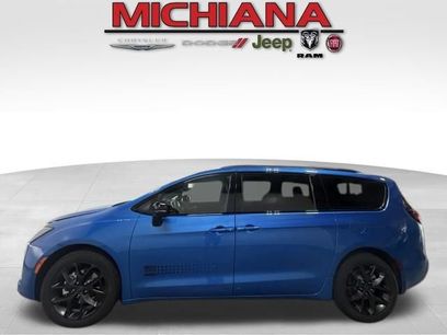 New 2027 Chrysler Pacifica Select