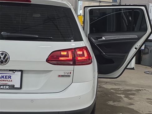 Used 2017 Volkswagen Golf Alltrack SE image 33