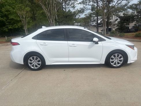 Used 2022 Toyota Corolla LE image 8