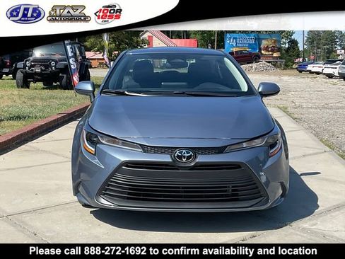 Used 2025 Toyota Corolla LE FWD image 2