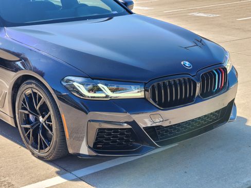 Used 2021 BMW M550i xDrive w/ Premium Package image 7