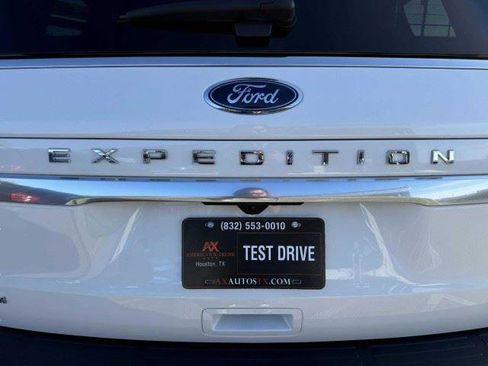 Used 2024 Ford Expedition Platinum RWD image 18