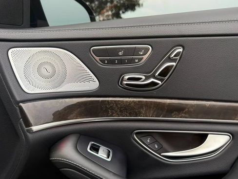 Used 2017 Mercedes-Benz S 550 4MATIC Sedan w/ Premium Package image 36