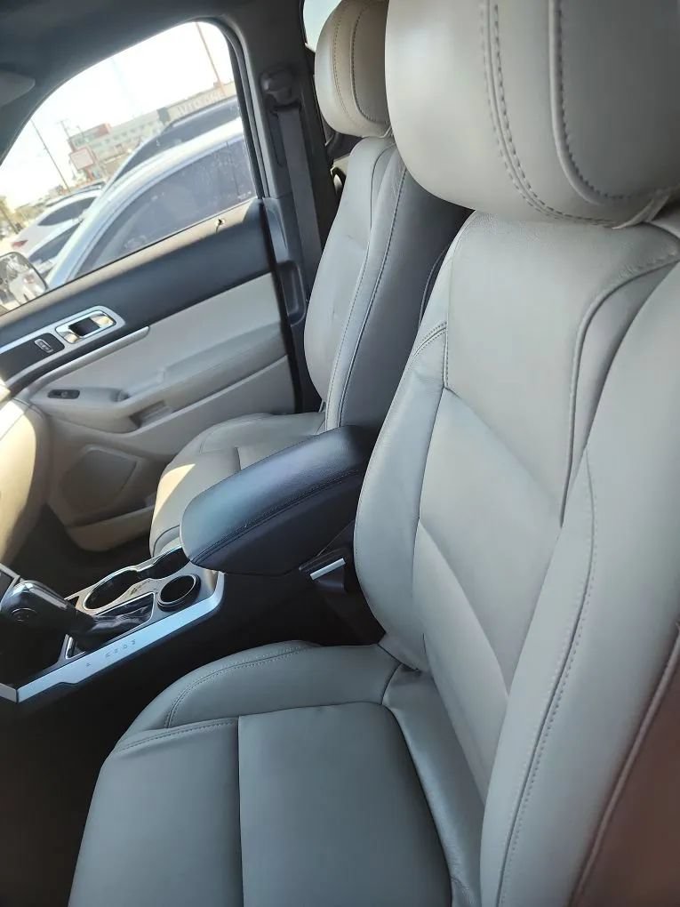 Used 2015 Ford Explorer XLT w/ Equipment Group 202A FWD image 9