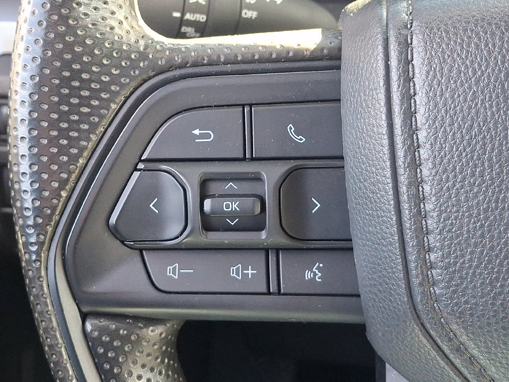 Certified 2025 Toyota Tacoma SR5 AWD/4WD image 27