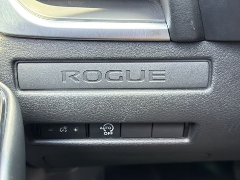 Used 2024 Nissan Rogue S AWD/4WD image 19