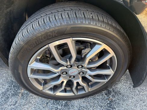 Used 2024 GMC Terrain Denali w/ Denali Premium Package AWD/4WD image 14