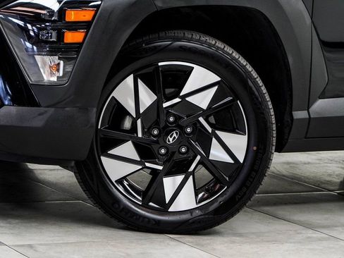 Used 2025 Hyundai Kona SEL image 3