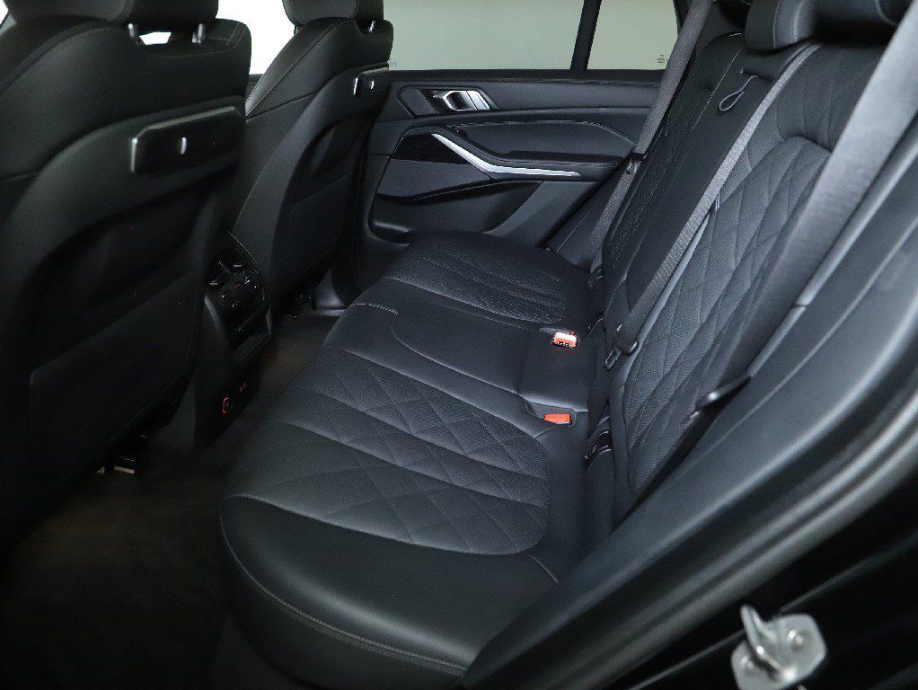 Used 2024 BMW X5 xDrive40i w/ M Sport Package AWD/4WD image 15