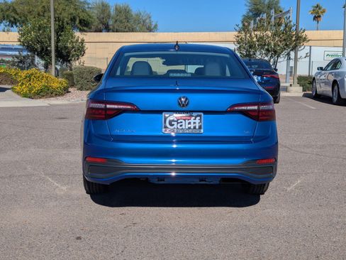 Used 2024 Volkswagen Jetta SE image 5