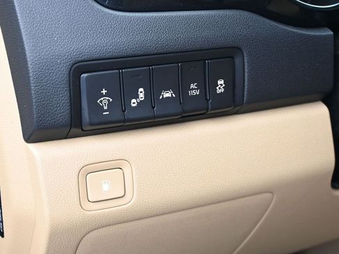 Used 2016 Kia Sedona SX Limited image 15