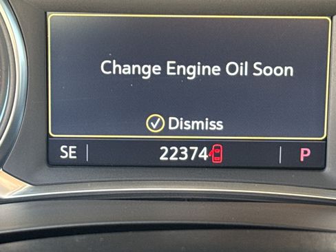 Used 2023 Chevrolet Traverse LT image 36