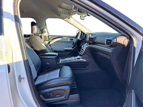 Used 2024 Ford Explorer XLT w/ Equipment Group 202A image 22