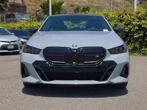New 2026 BMW i5 AWD/4WD image 2