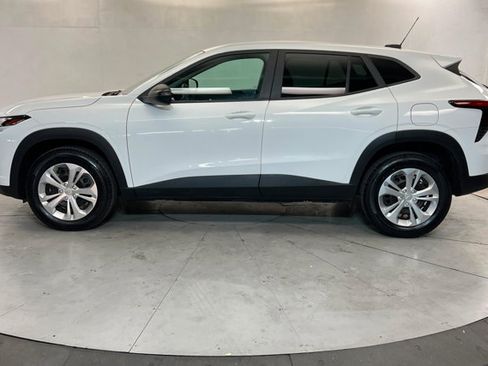 Used 2024 Chevrolet Trax LS FWD image 2