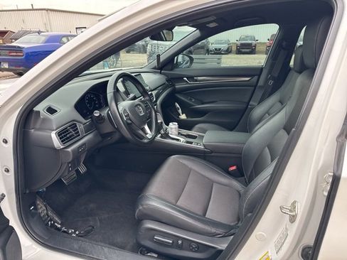 Used 2019 Honda Accord Sport image 4