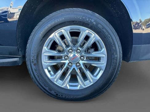 Used 2023 GMC Yukon XL SLT image 8
