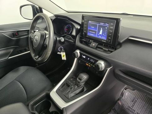 Used 2021 Toyota RAV4 LE w/ Carpet Mat Package (TMS) FWD image 10