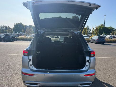 Used 2024 Mitsubishi Outlander SE FWD image 3