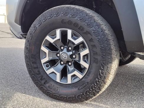 Used 2022 Toyota Tacoma TRD Off-Road AWD/4WD image 29