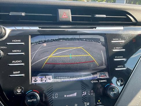 Used 2020 Toyota Camry SE w/ Sunroof Package FWD image 14