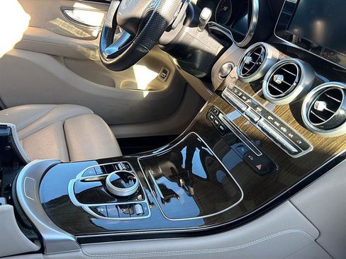 Used 2019 Mercedes-Benz GLC 300 4MATIC image 8