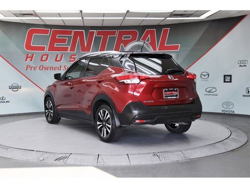 Certified 2020 Nissan Kicks SV image 4
