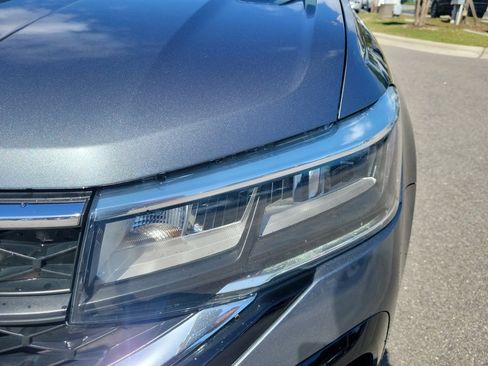 Certified 2022 Volkswagen Taos SE image 30