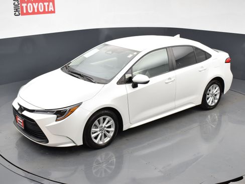 Used 2025 Toyota Corolla LE w/ LE Premium Package image 24