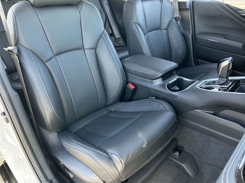Used 2025 Subaru Outback Touring XT AWD/4WD image 29