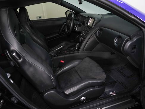 Used 2014 Nissan GT-R Premium AWD/4WD image 2