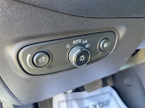 Used 2020 Chevrolet Equinox LT FWD image 16